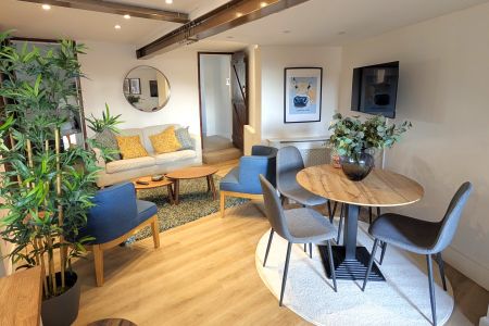 High Street, Woking, Surrey, GU24 - Photo 2