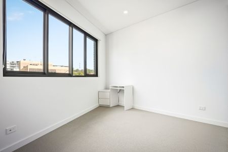 GORGEOUS TWO BEDROOM UNIT! - Photo 4