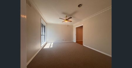 2 x Living Areas! - Photo 2