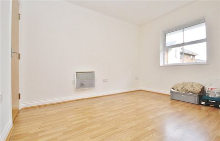 International Way, Sunbury-on-Thames, Surrey, TW16 7HQ - Photo 4