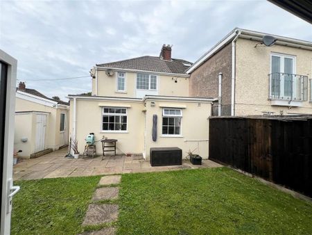 3 bedroom semi-detached house to rent - Photo 5