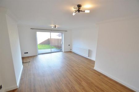 3 bedroom semi-detached house to rent - Photo 2
