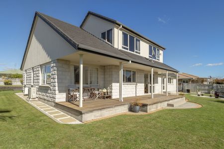 Spacious 3-Bedroom, 2-Bathroom Family Home in Matua - Matua - Photo 3