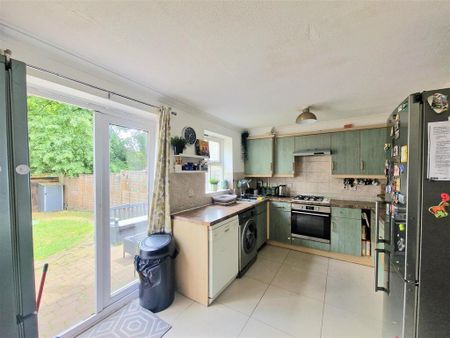 3 bedroom terraced house to rent - Photo 5