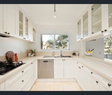 Spacious Light Filled Apartment in the heart of Newport - Photo 6