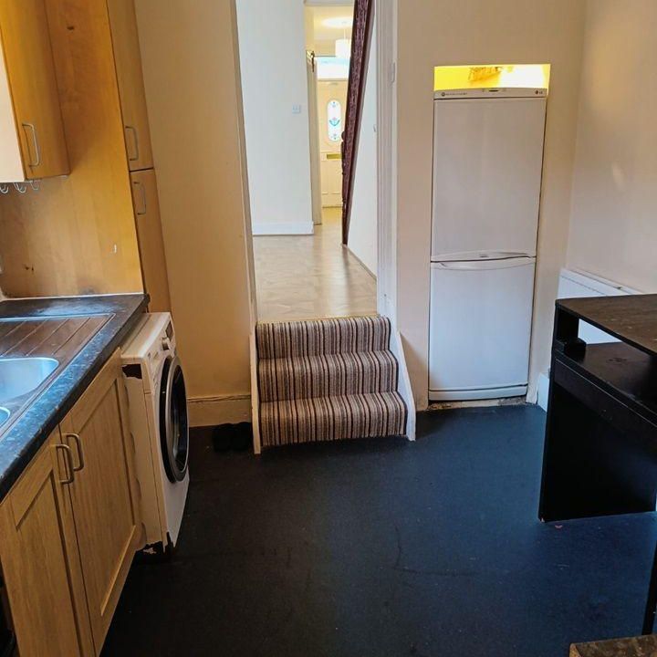 4 bedroom terraced house to rent - Photo 1