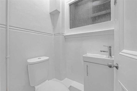 Charing Cross Road, Covent Garden, London, WC2H - Photo 2