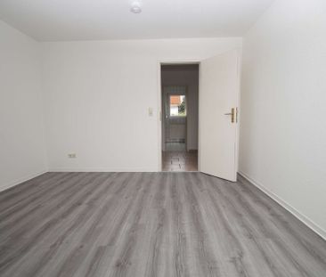 Familien aufgepasst! Renovierte Doppelhaushälfte mit Keller + Stell... - Photo 3