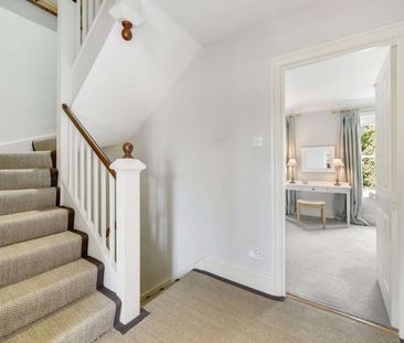 SHORT LET ONLY - A spacious, modern semi-detached townhouse situate... - Photo 5