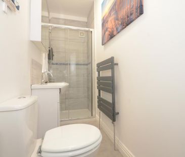 1 bedroom in a house share to rent - Photo 5