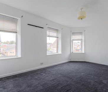 3 bedroom end of terrace house to rent - Photo 2