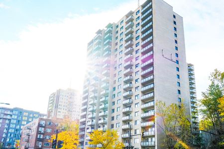 4530 Ch. de la Côte-des-Neiges, Montréal, QC - Photo 3