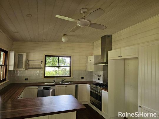 Charming 2-Bedroom Cottage - Photo 1