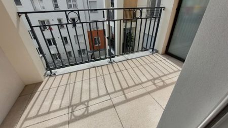 location Appartement T4 DE 82.47m² À ROMAINVILLE - Photo 2