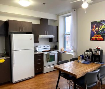 Grand 4½ — 49 Rue King Ouest, App. 310 - Photo 2