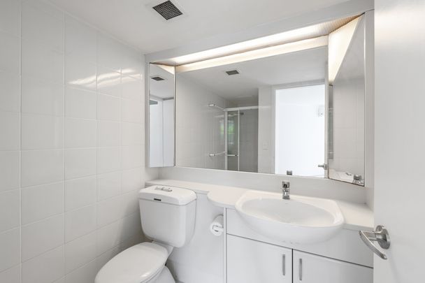 Courtyard Apartment in Prime Kangaroo Point Location - Photo 1