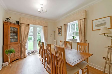 A spacious six bedroom family home with large garden and versatile studio space on the sought after Longbourn estate. - Photo 3