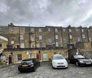 West Crescent, Gravesend, DA12 - Photo 1