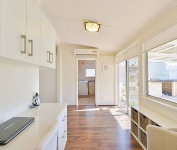 BEAUTIFUL FAMILY HOME IN NORTH TAMWORTH IN QUIET STREET - Photo 3