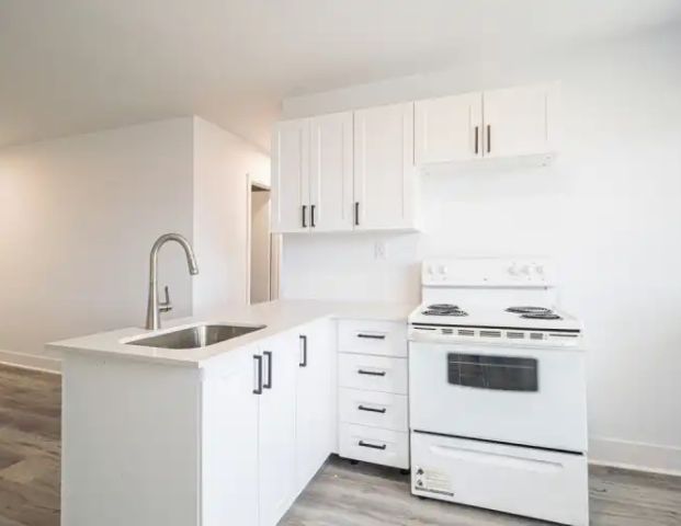 8281 Av. des Vendéens | 8281 Avenue des Vendéens, Anjou - Photo 1