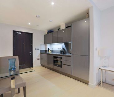Superb second floor studio apartment in The Roper Building in Green... - Photo 1