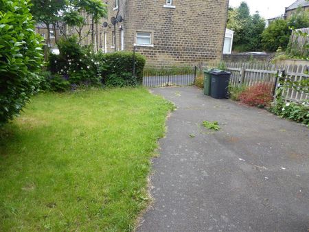 2 bedroom terraced house to rent - Photo 4