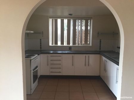 3 Bedroom Townhouse in a Secure Gated Complex - Photo 5