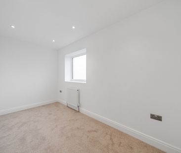 1 Bed Flat, West Hill, CR2 - Photo 5