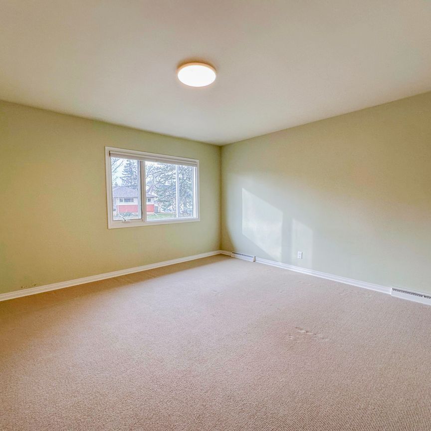 Spacious Family Home With Hot Tub, Fire Pit & Finished Basement In St. Andrews Heights! - Photo 1