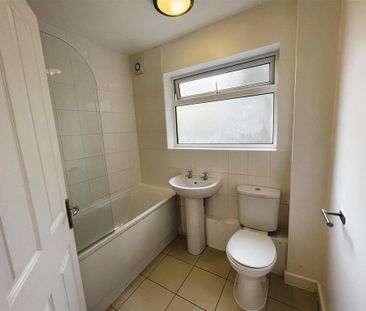 3 bedroom apartment to rent - Photo 2