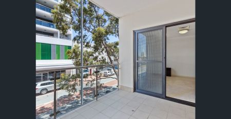 SUPER CENTRAL 1 BEDROOM, 1 BATHROOM APARTMENT! - Photo 2