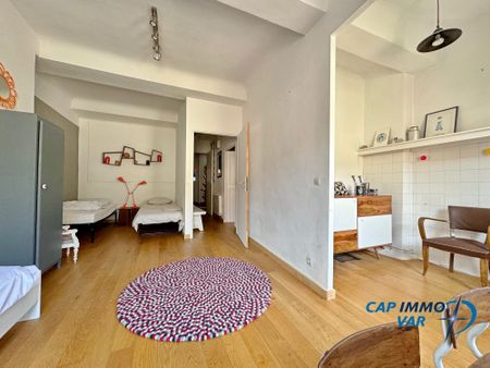 Location Appartement 5 pièces 138m² LE BEAUSSET 83330 - Photo 4