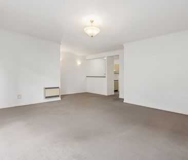 Inner-city resort-style Living - Photo 2