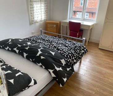 5 bedroom semi-detached house on Marlborough Road, CV2 4ES. - Photo 4