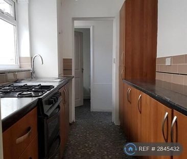 3 bedroom end of terrace house to rent - Photo 6