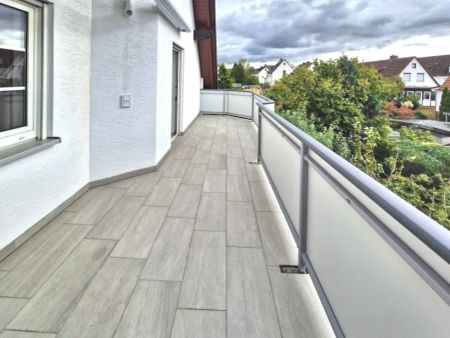 Attraktive 2,5-Zimmerwohnung mit großem Balkon und ausgebauten Spitzboden in Niestetal-Sandershausen - Photo 3