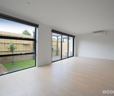 Modern Townhouse Living - Photo 1