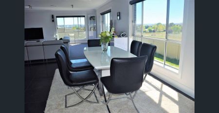 Grand Home In Marsden - Photo 3