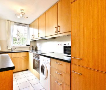 More Close, St Paul's Court, Hammersmith, London, W14 - Photo 2