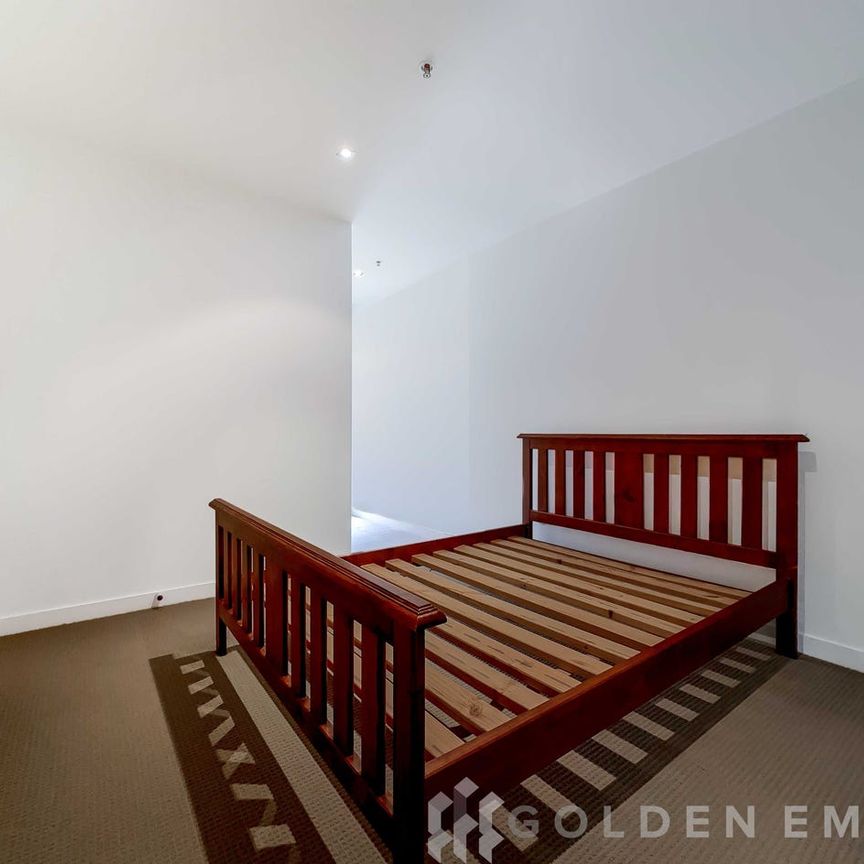 Stunning View Apartment at Prime Location (partially furnished) - Photo 1