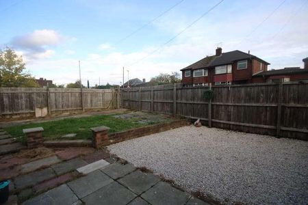 Oldfield Crescent, CH4 - Photo 2