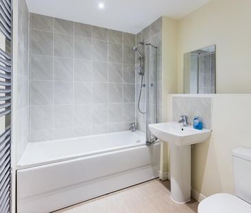 2 bedroom Flat To Let - Photo 1