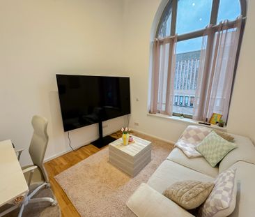 Hochwertige drei Zimmerwohnung mit Balkon im historischen Kloster M... - Photo 1