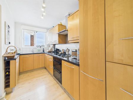 3 bedroom maisonette to rent - Photo 3