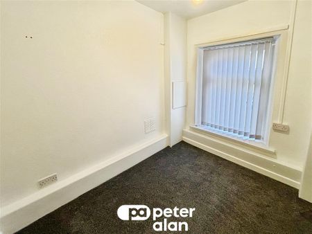 Commercial Street, Aberbargoed, BARGOED - Photo 5