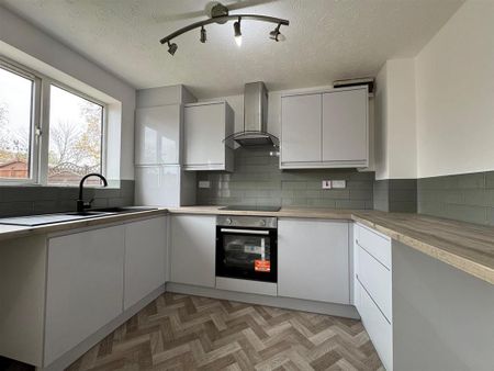 3 bedroom end of terrace house to rent - Photo 4