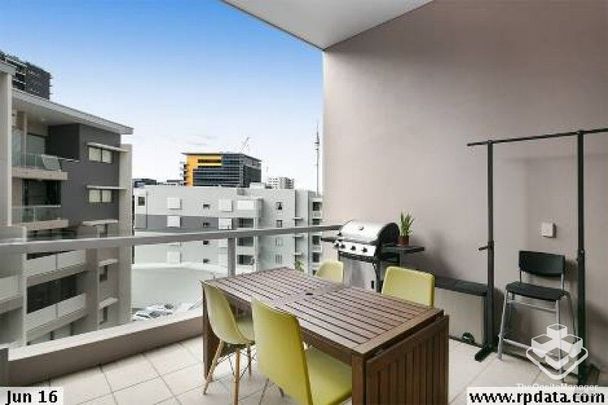 MODERN AND SPACIOUS 1 BED +STUDY or 2 bedrooms APARTMENT IN THE BEST STREET, LOCKUP STORAGE CAGE - Photo 1