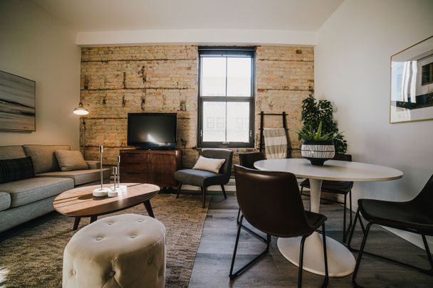 Warehouse 1885 - Photo 1