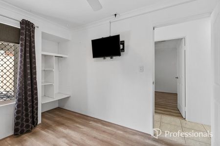 SPACIOUS FAMILY LIVING IN A PEACEFUL CUL DE SAC - Photo 5