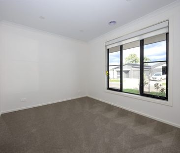 Spacious, Stylish & Perfectly Positioned Living - Photo 3